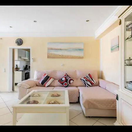 Villa Eva Asiana Guesthouse With Shared Pool Бениса Екстериор снимка