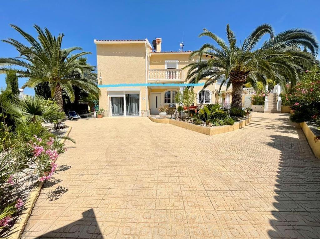 Villa Eva Asiana Guesthouse With Shared Pool Бениса Екстериор снимка