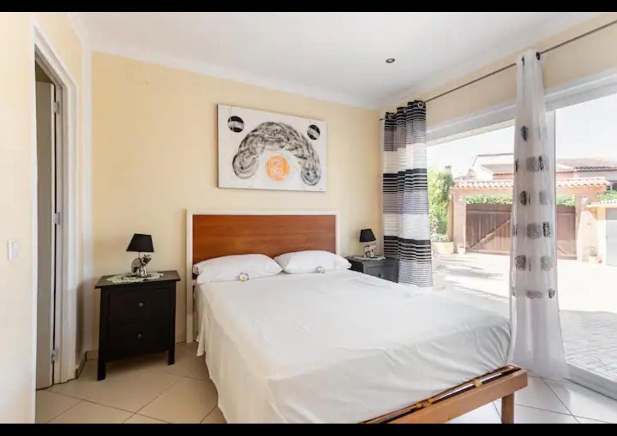 Villa Eva Asiana Guesthouse With Shared Pool Бениса Екстериор снимка