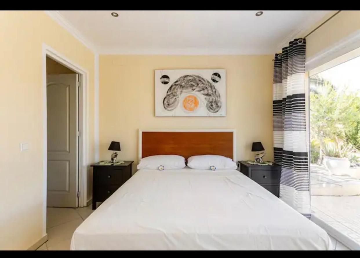 Villa Eva Asiana Guesthouse With Shared Pool Бениса Екстериор снимка
